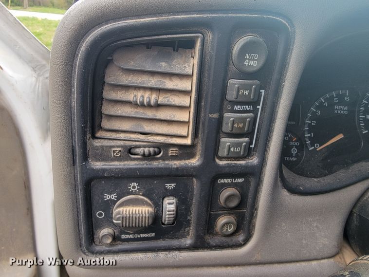 image for item JL9668 2002 Chevrolet Silverado 1500HD  Crew Cab pickup truck