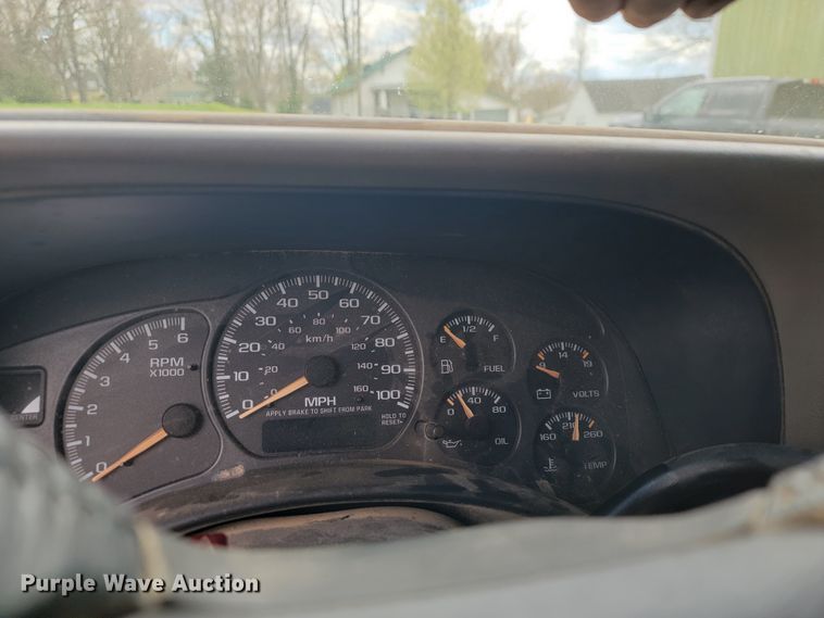 image for item JL9668 2002 Chevrolet Silverado 1500HD  Crew Cab pickup truck