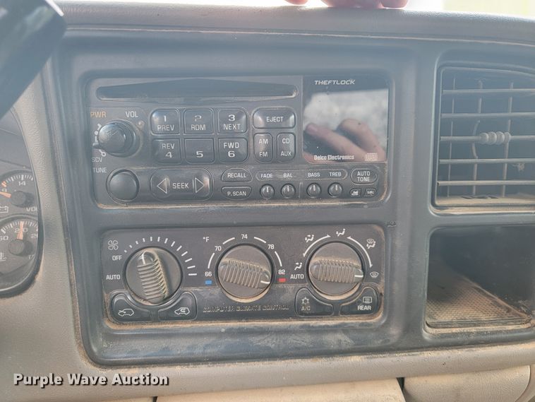 image for item JL9668 2002 Chevrolet Silverado 1500HD  Crew Cab pickup truck