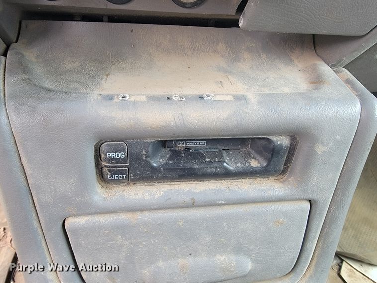 image for item JL9668 2002 Chevrolet Silverado 1500HD  Crew Cab pickup truck