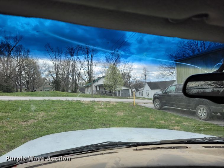 image for item JL9668 2002 Chevrolet Silverado 1500HD  Crew Cab pickup truck