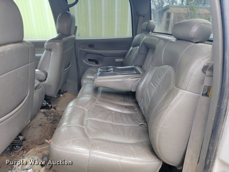 image for item JL9668 2002 Chevrolet Silverado 1500HD  Crew Cab pickup truck