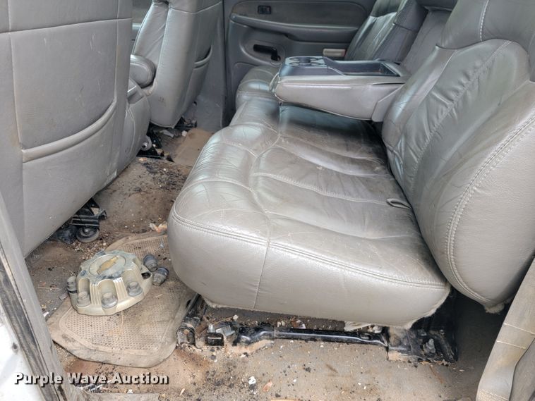 image for item JL9668 2002 Chevrolet Silverado 1500HD  Crew Cab pickup truck