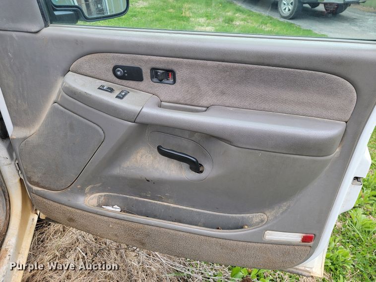 image for item JL9668 2002 Chevrolet Silverado 1500HD  Crew Cab pickup truck