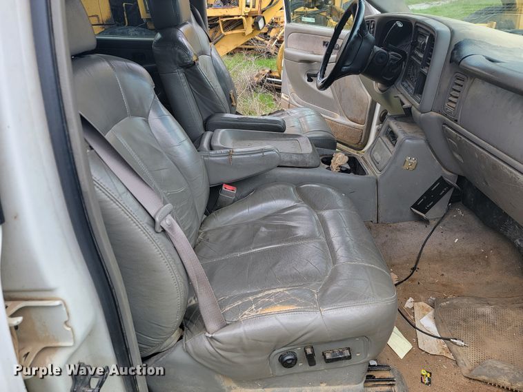 image for item JL9668 2002 Chevrolet Silverado 1500HD  Crew Cab pickup truck