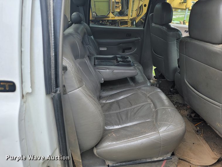 image for item JL9668 2002 Chevrolet Silverado 1500HD  Crew Cab pickup truck