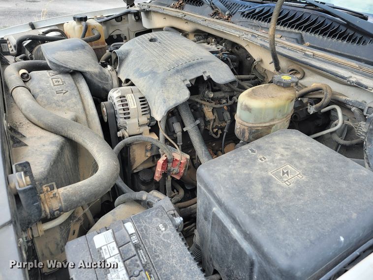 image for item JL9668 2002 Chevrolet Silverado 1500HD  Crew Cab pickup truck