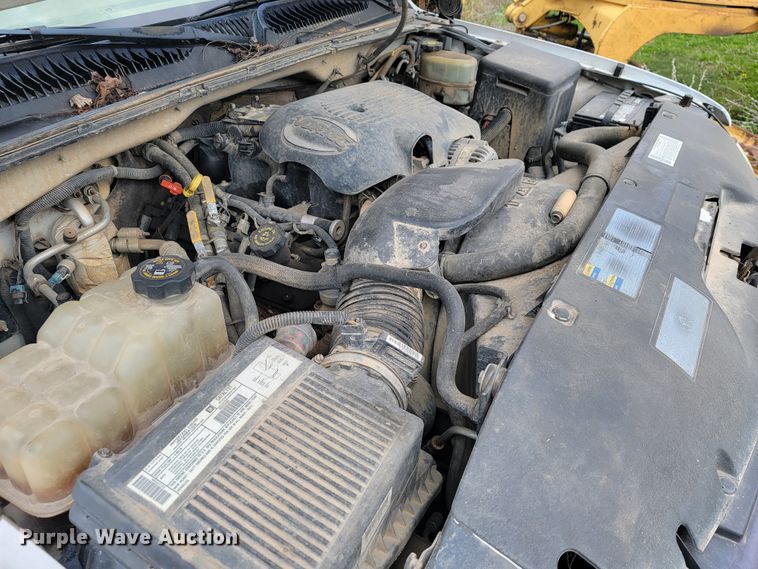 image for item JL9668 2002 Chevrolet Silverado 1500HD  Crew Cab pickup truck