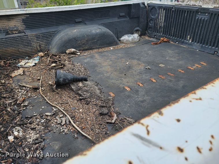 image for item JL9668 2002 Chevrolet Silverado 1500HD  Crew Cab pickup truck