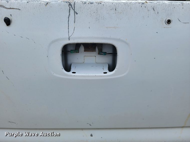 image for item JL9668 2002 Chevrolet Silverado 1500HD  Crew Cab pickup truck