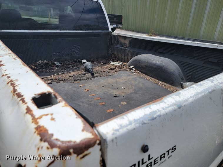 image for item JL9668 2002 Chevrolet Silverado 1500HD  Crew Cab pickup truck