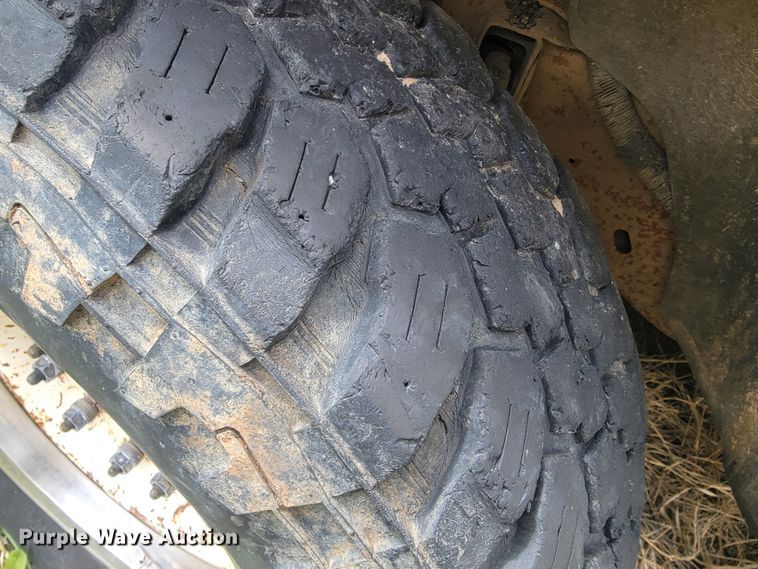 image for item JL9668 2002 Chevrolet Silverado 1500HD  Crew Cab pickup truck