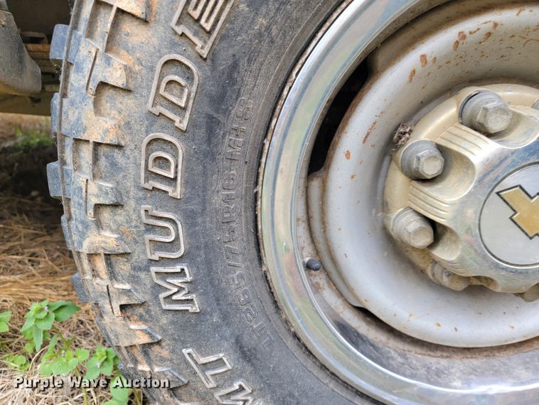 image for item JL9668 2002 Chevrolet Silverado 1500HD  Crew Cab pickup truck