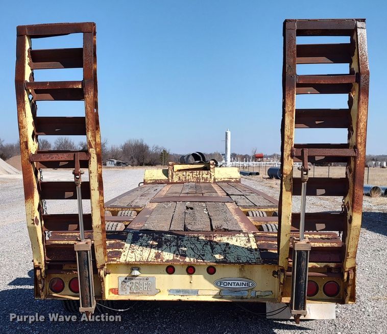 image for item JO9646 2004 Fontaine  equipment trailer