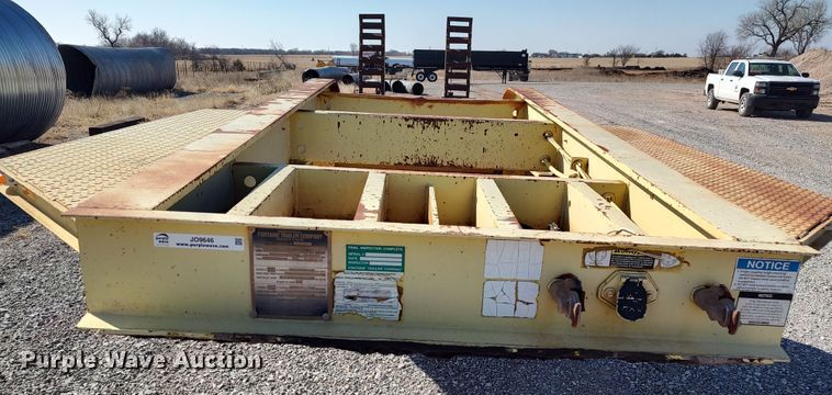 image for item JO9646 2004 Fontaine  equipment trailer