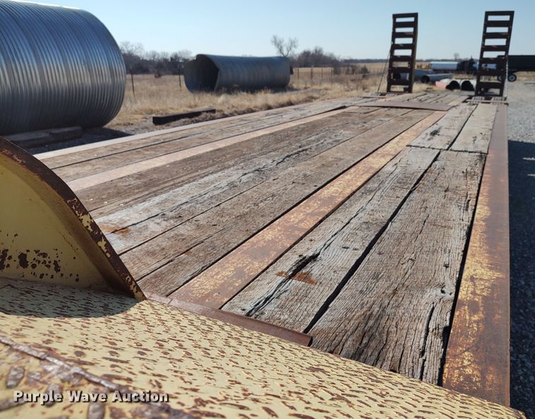 image for item JO9646 2004 Fontaine  equipment trailer