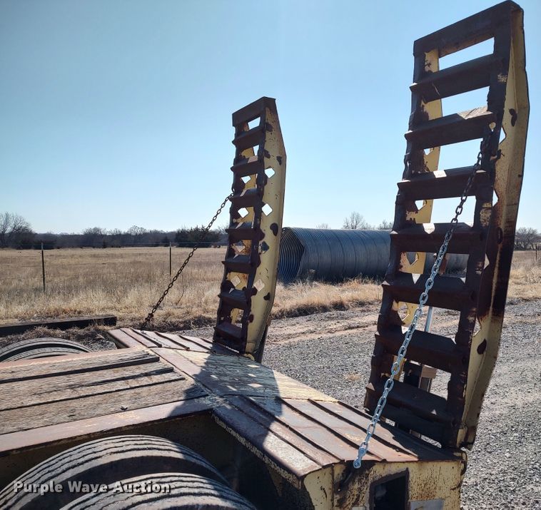 image for item JO9646 2004 Fontaine  equipment trailer