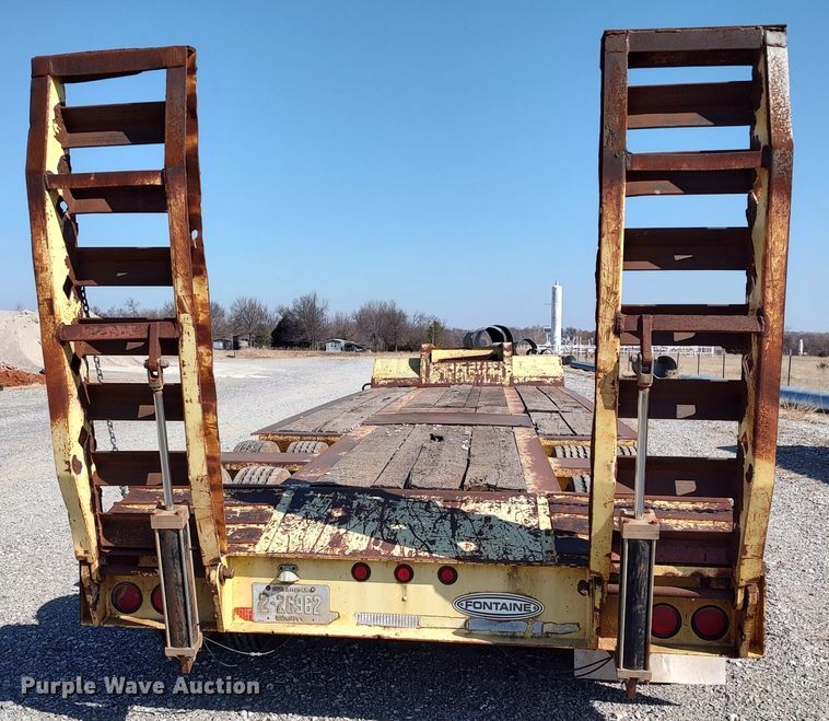 image for item JO9646 2004 Fontaine  equipment trailer