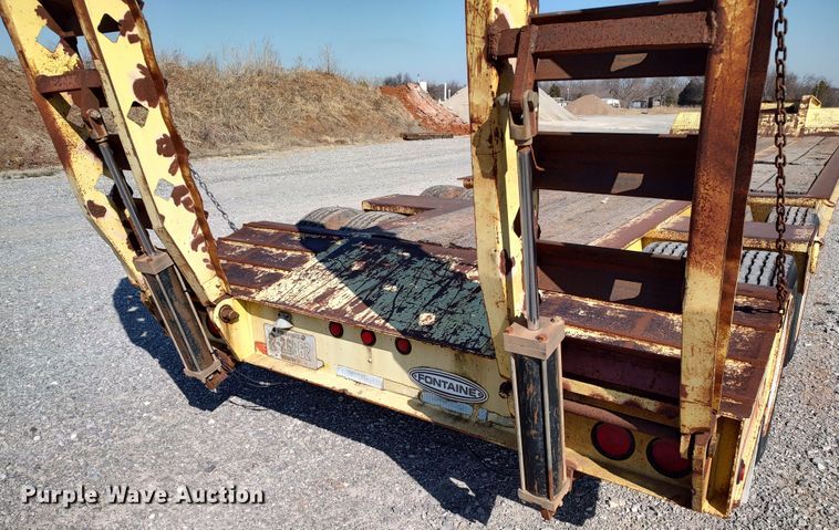 image for item JO9646 2004 Fontaine  equipment trailer
