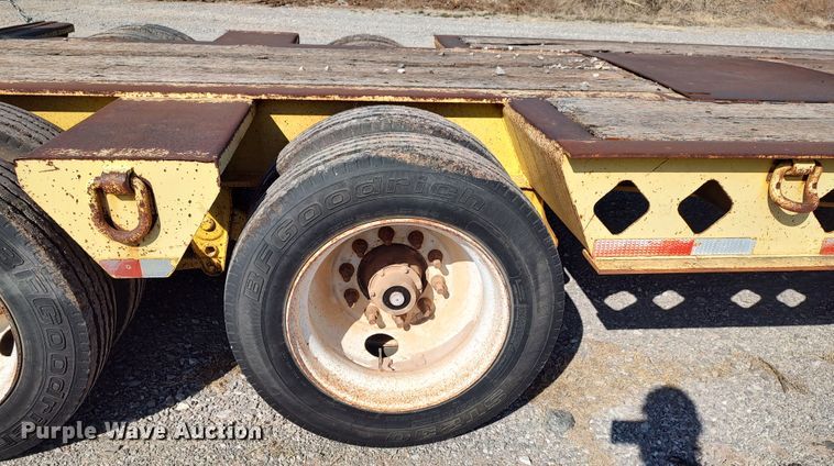 image for item JO9646 2004 Fontaine  equipment trailer