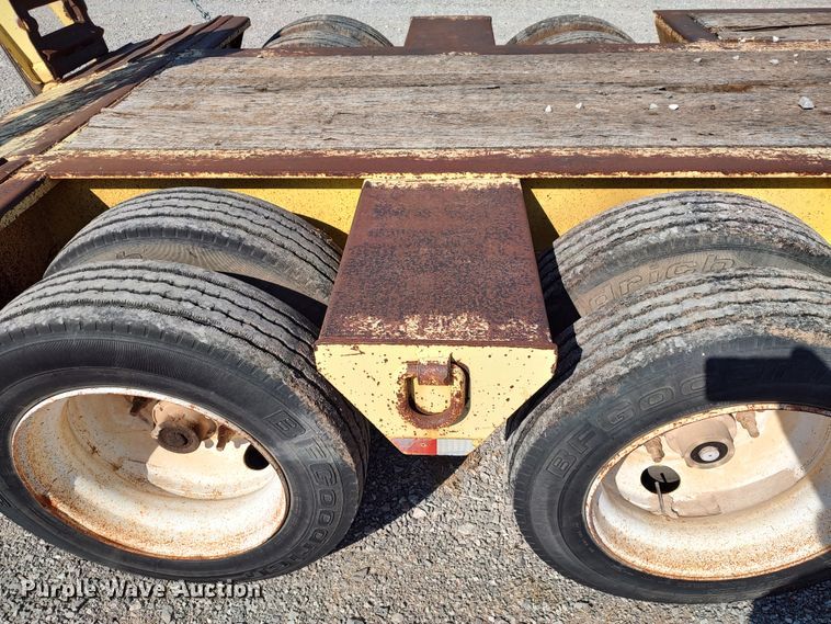 image for item JO9646 2004 Fontaine  equipment trailer