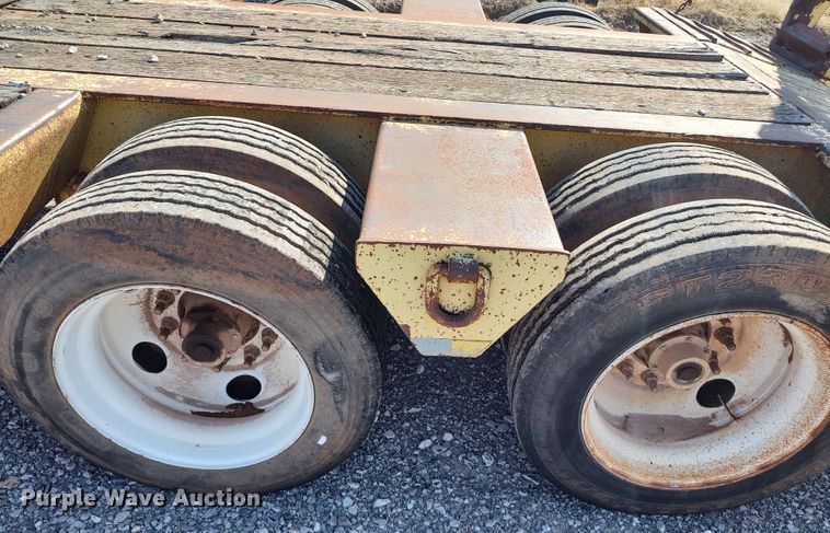 image for item JO9646 2004 Fontaine  equipment trailer