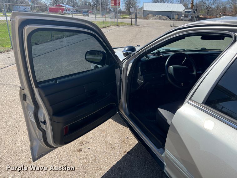 image for item JQ9023 2011 Ford Crown Victoria Police Interceptor