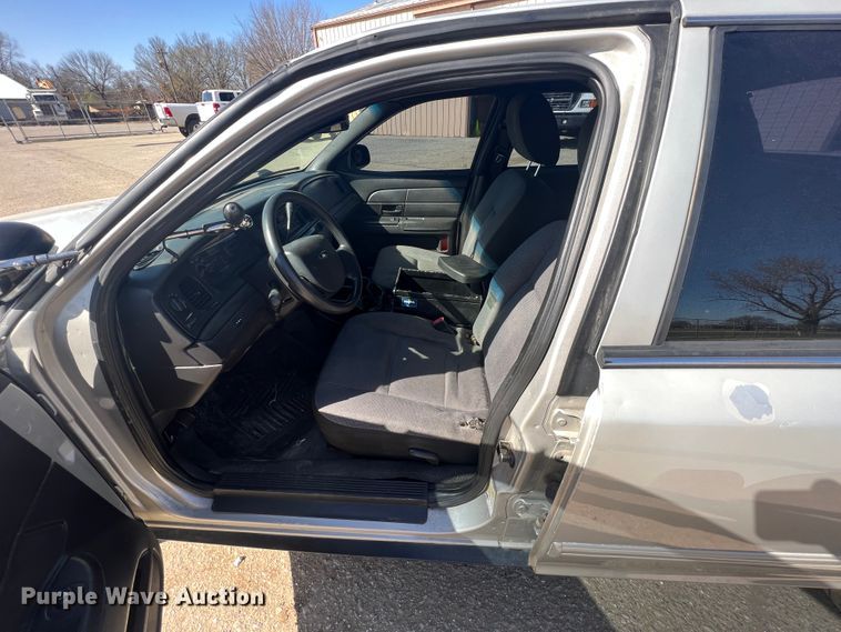 image for item JQ9023 2011 Ford Crown Victoria Police Interceptor