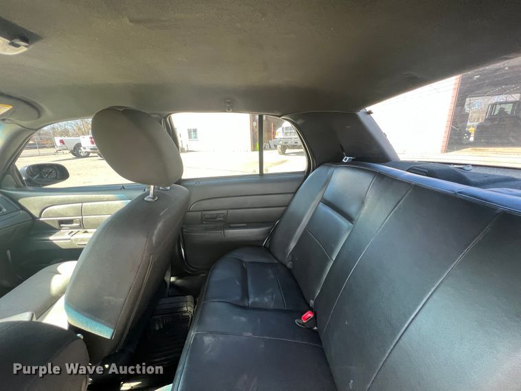 image for item JQ9023 2011 Ford Crown Victoria Police Interceptor