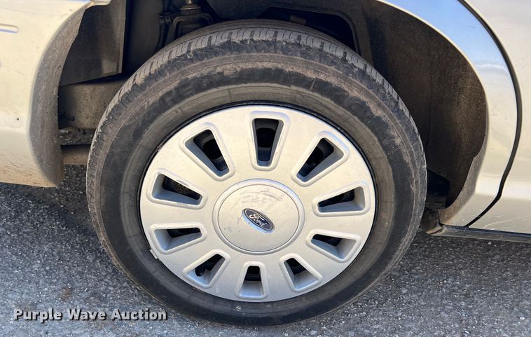 image for item JQ9023 2011 Ford Crown Victoria Police Interceptor