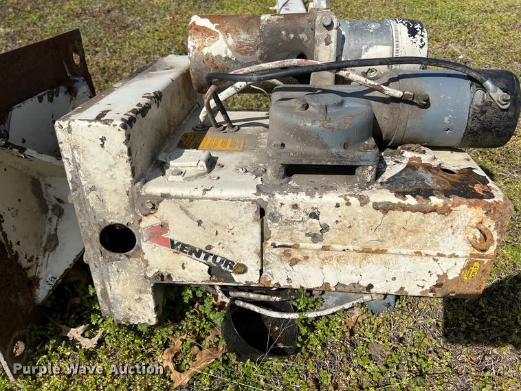 image for item JQ9027 (2) cranes