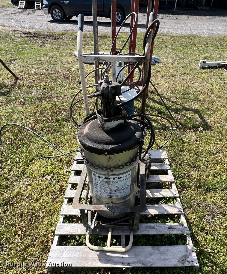 image for item JQ9030 (2) barrel pumps