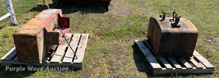 image for item JQ9033 (2) fuel tanks