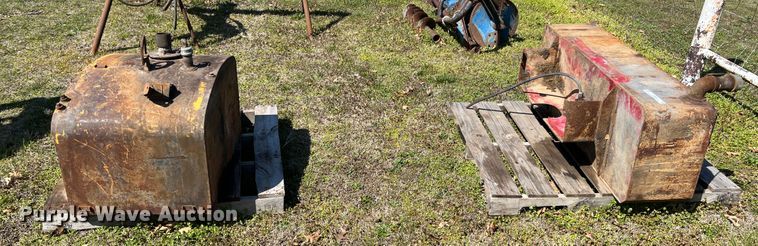 image for item JQ9033 (2) fuel tanks