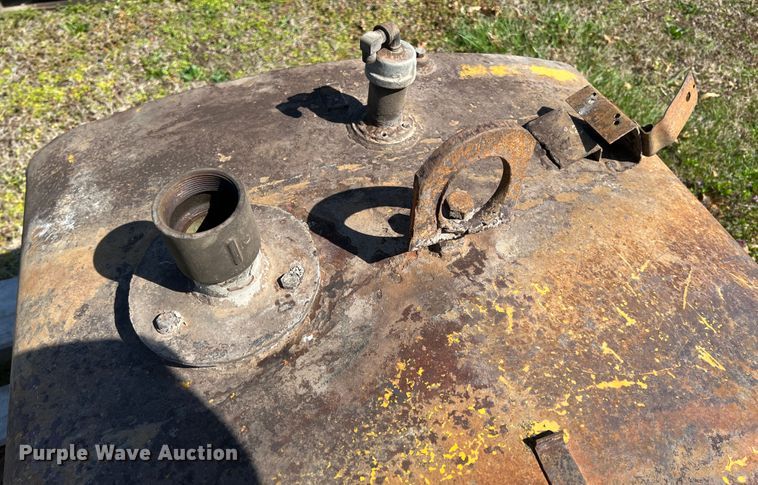 image for item JQ9033 (2) fuel tanks