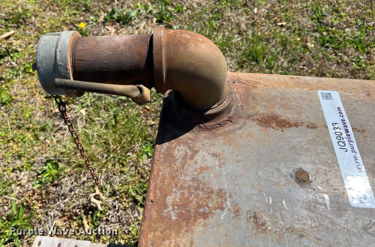 image for item JQ9033 (2) fuel tanks