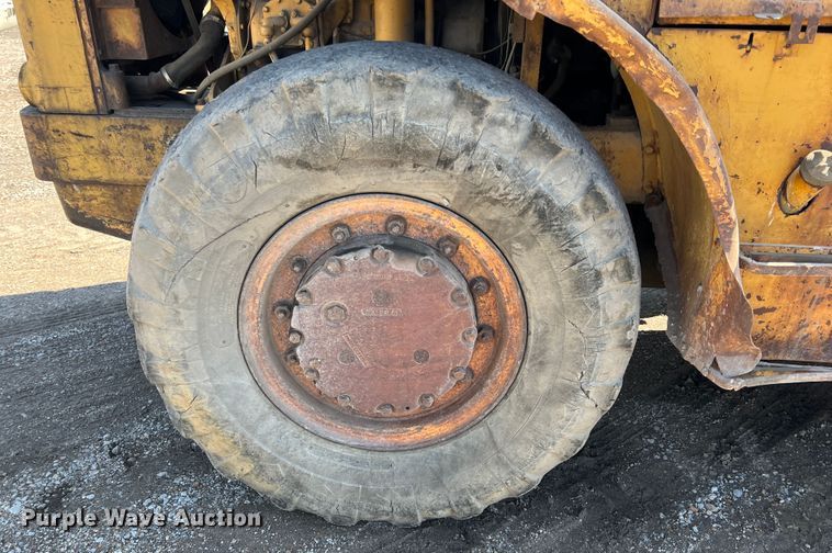 image for item JQ9039 1961 Caterpillar M944A  wheel loader