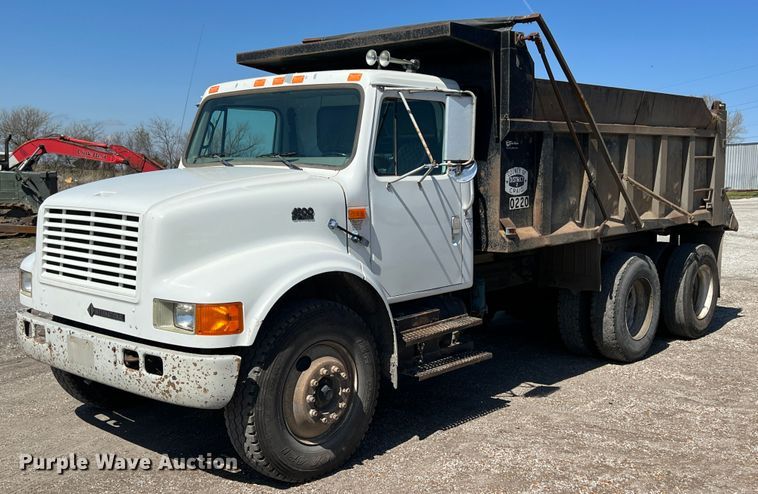 image for item JQ9040 1997 International 4900  dump truck