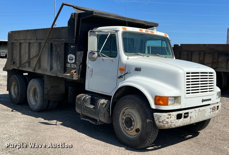 image for item JQ9040 1997 International 4900  dump truck