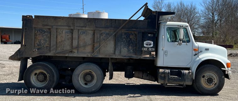 image for item JQ9040 1997 International 4900  dump truck