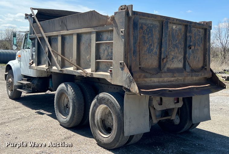 image for item JQ9040 1997 International 4900  dump truck