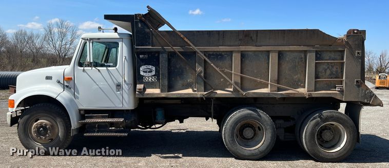image for item JQ9040 1997 International 4900  dump truck