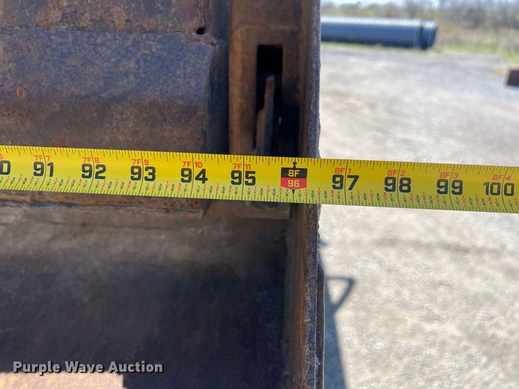 image for item JQ9040 1997 International 4900  dump truck