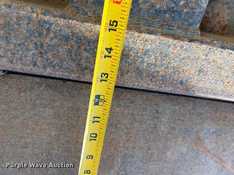 image for item JQ9040 1997 International 4900  dump truck