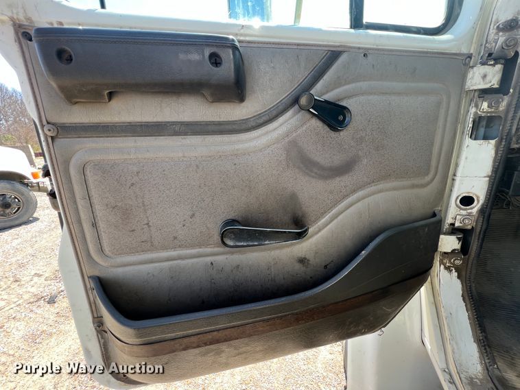 image for item JQ9040 1997 International 4900  dump truck