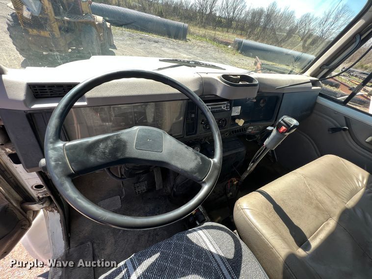 image for item JQ9040 1997 International 4900  dump truck