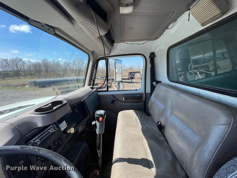 image for item JQ9040 1997 International 4900  dump truck