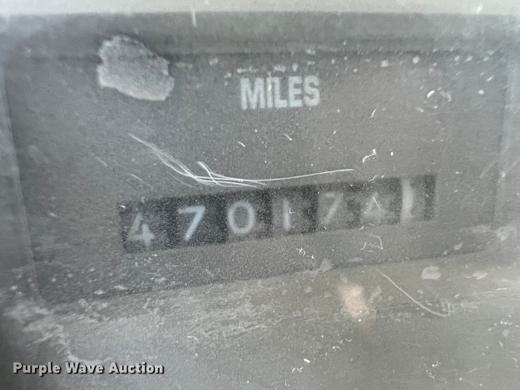 image for item JQ9040 1997 International 4900  dump truck