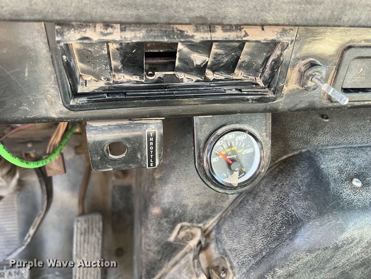 image for item JQ9040 1997 International 4900  dump truck