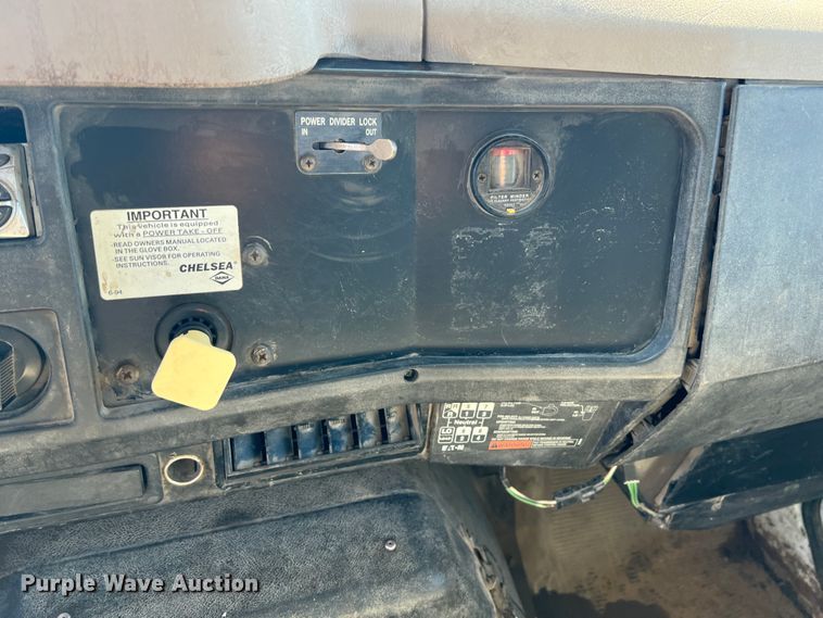 image for item JQ9040 1997 International 4900  dump truck